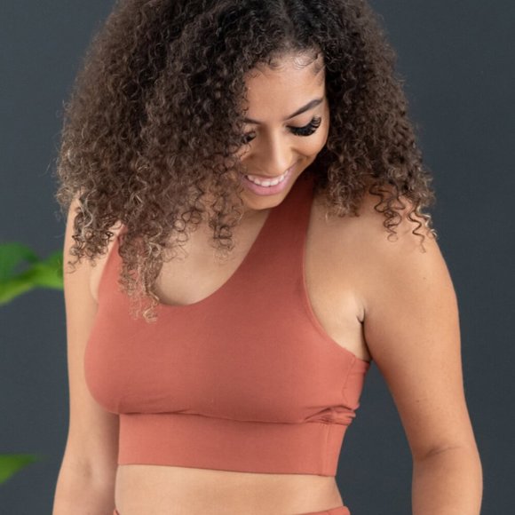 Rae Mode Nonstop Full Size Cutout Detail Sports Bra - Picture 3 of 10